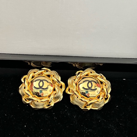 Chanel Vintage Earrings with gold leather - Picture 1 of 2